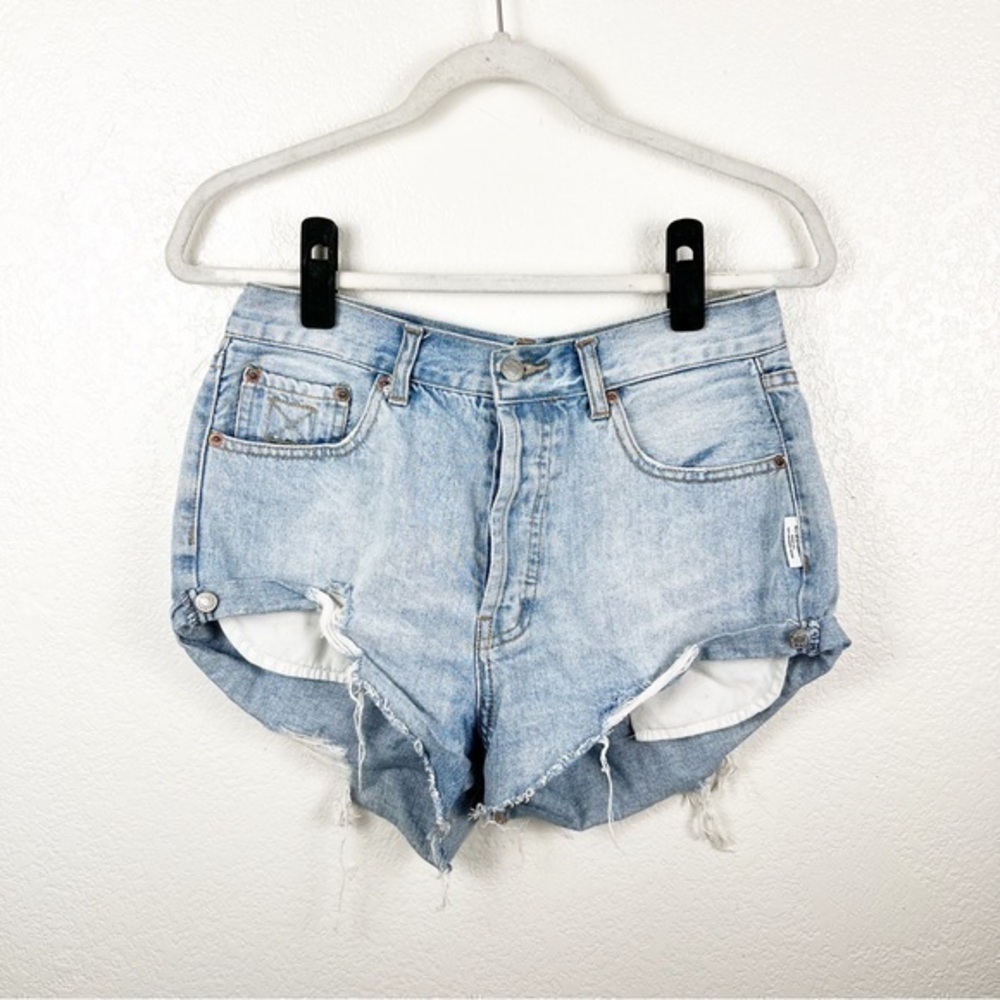 The Laundry Room Light Wash Jean Shorts Size 26